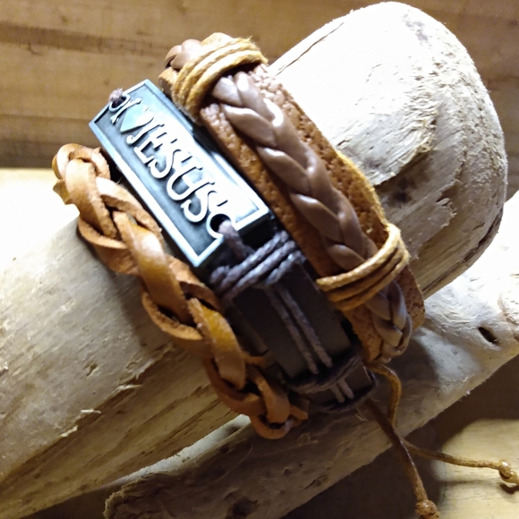 💥H.P. "I love Jesus" Leather Bracelet Set - Picture 2 of 3
